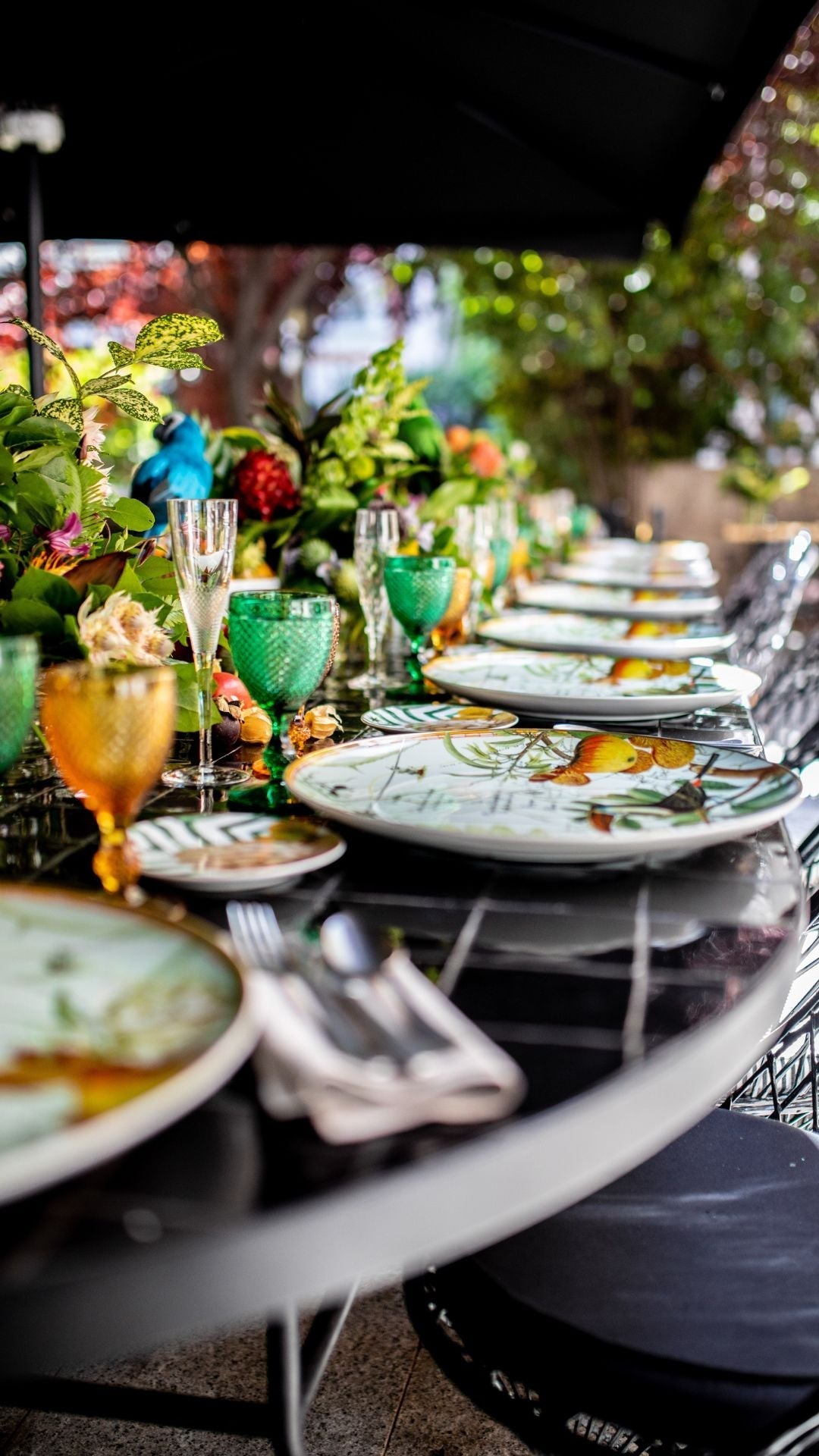 The Art of a Summer Tablescape: Elevating Your Design with Artisan Glassware and Textiles